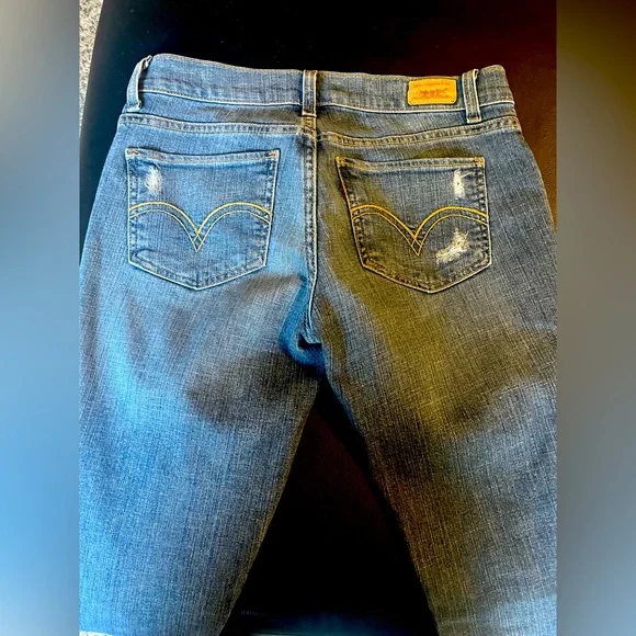 LEVI — Ripped Jeans - Picture 3 of 3